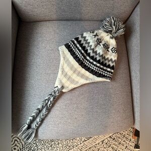 Cozy Knit Adult Pom-Pom Hat- Black and Gray